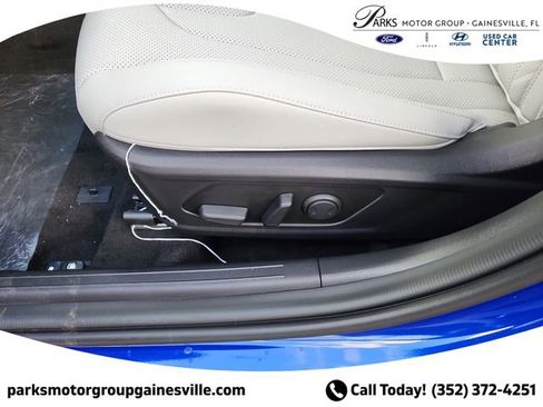 New 2025 Hyundai Elantra Limited FWD image 16