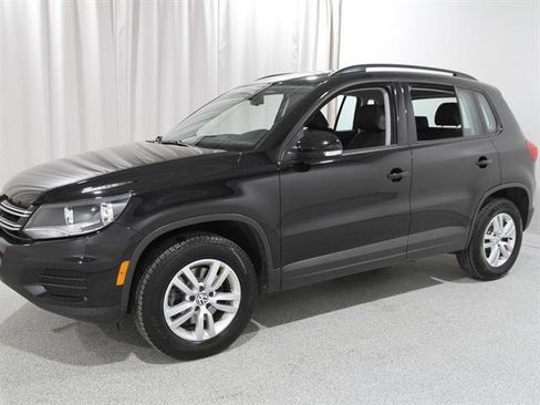 Used 2017 Volkswagen Tiguan S image 3