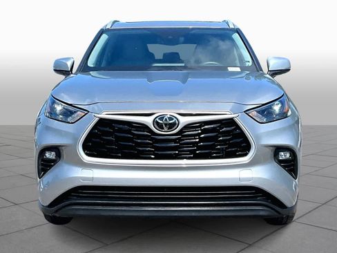 Used 2024 Toyota Highlander XLE image 4