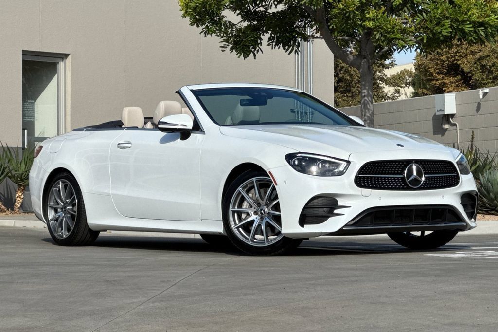 Used 2023 Mercedes-Benz E 450 Cabriolet image 2