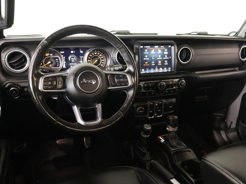 Used 2019 Jeep Wrangler Unlimited Sahara AWD/4WD image 2