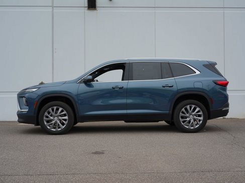 Used 2025 Buick Enclave Preferred AWD/4WD image 6