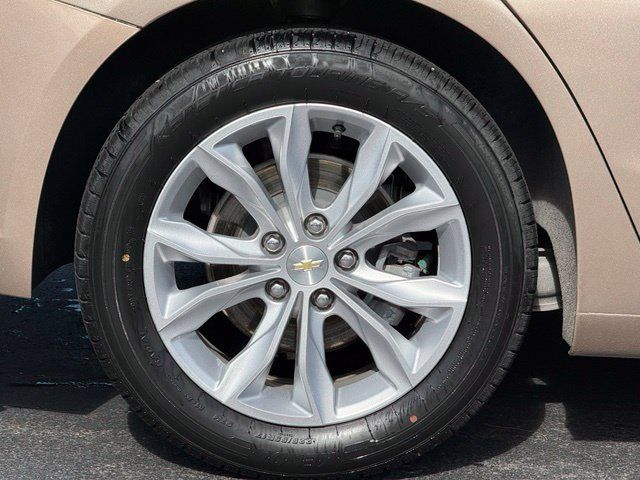 Used 2019 Chevrolet Malibu LT FWD image 9