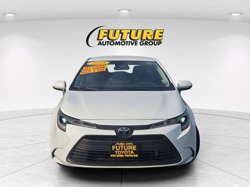 Certified 2025 Toyota Corolla LE FWD image 2
