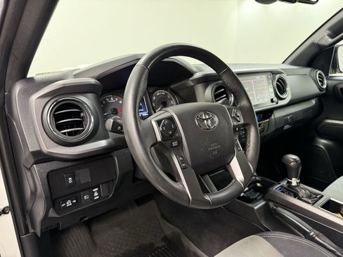 Used 2021 Toyota Tacoma TRD Sport image 17
