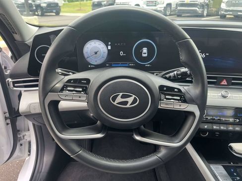 Certified 2024 Hyundai Elantra Limited FWD image 17