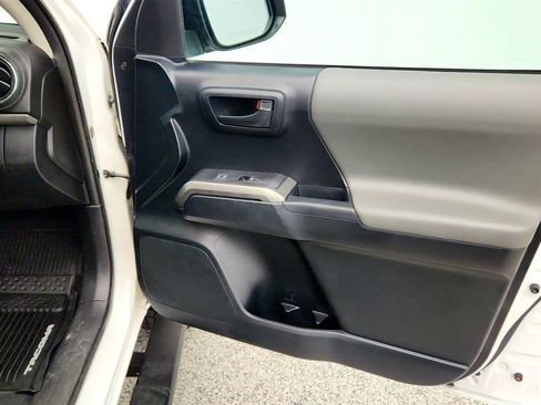 Used 2016 Toyota Tacoma SR5 w/ SR5 Appearance Package (SN) RWD image 24