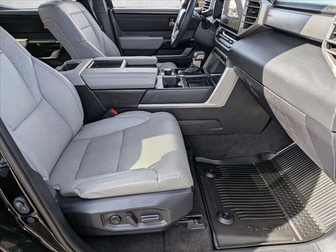 Used 2025 Toyota Tundra Limited AWD/4WD image 25