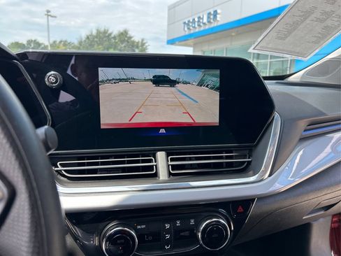 Used 2024 Chevrolet Trax LT FWD image 26