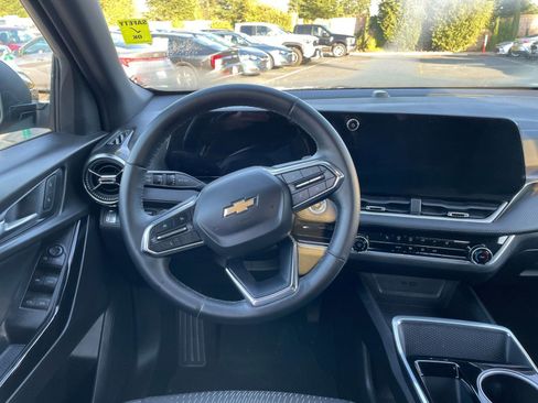 Used 2025 Chevrolet Equinox LT image 28