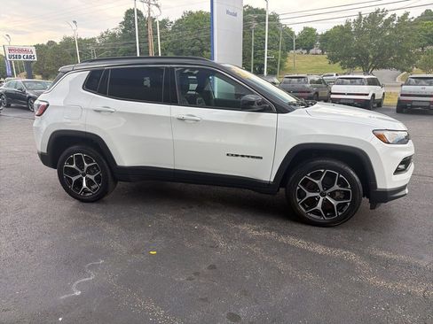 Used 2025 Jeep Compass Limited AWD/4WD image 4