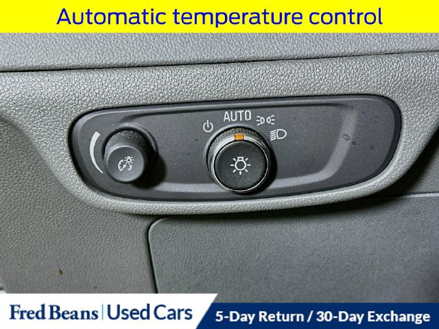 Used 2022 Chevrolet Bolt EUV Premier w/ Sun & Sound Package FWD image 13