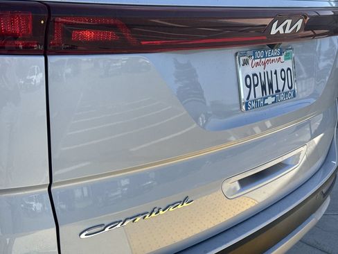 Used 2022 Kia Carnival LX FWD image 28