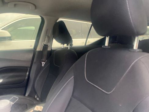 Used 2021 Nissan Kicks SV FWD image 5