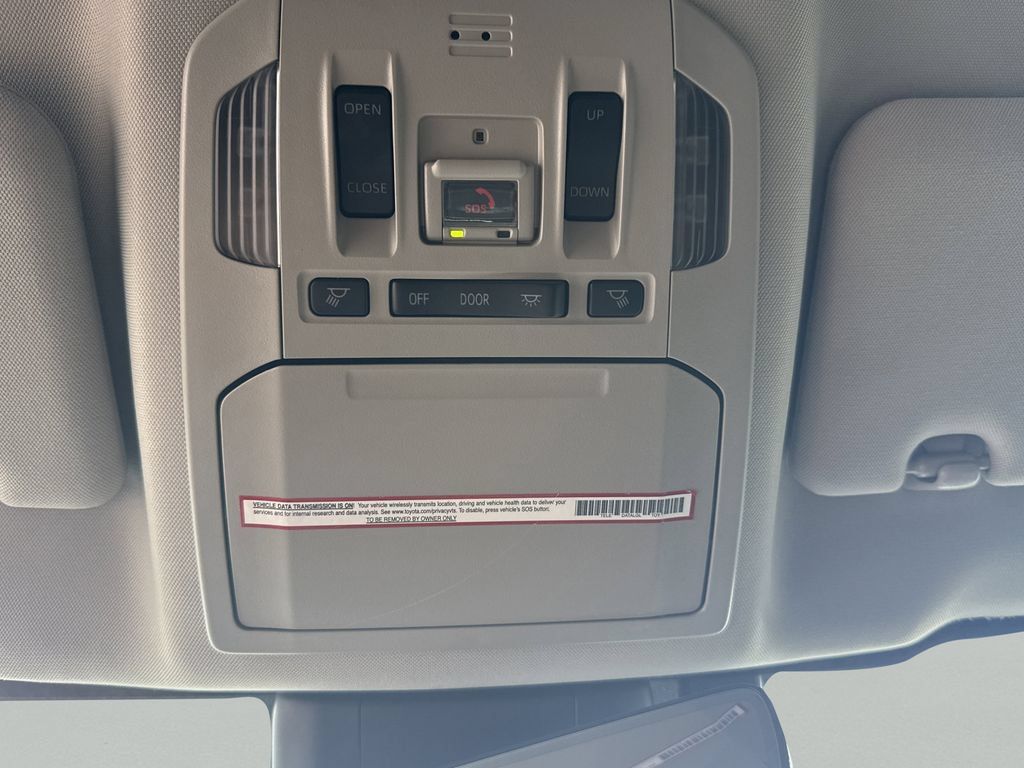 Used 2021 Toyota Highlander Limited FWD image 27