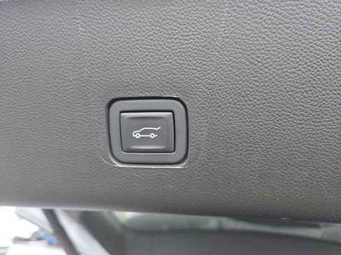 Certified 2023 Chevrolet Traverse RS image 20