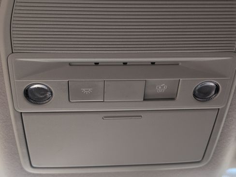 Used 2025 Nissan Kicks SR FWD image 14