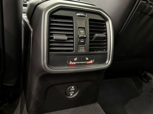 Certified 2025 Porsche Macan image 21