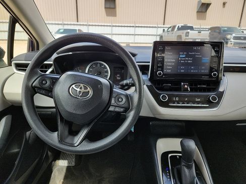 Used 2021 Toyota Corolla LE image 11