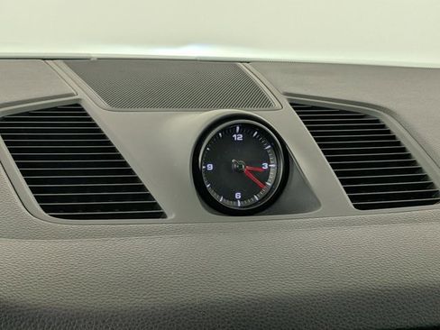 Certified 2023 Porsche Cayenne Platinum Edition image 28