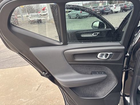 Certified 2025 Volvo XC40 B5 Core image 30