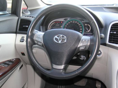 Used 2011 Toyota Venza w/ Premium Pkg #2 FWD image 11