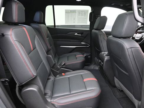 Used 2024 Chevrolet Traverse RS image 9