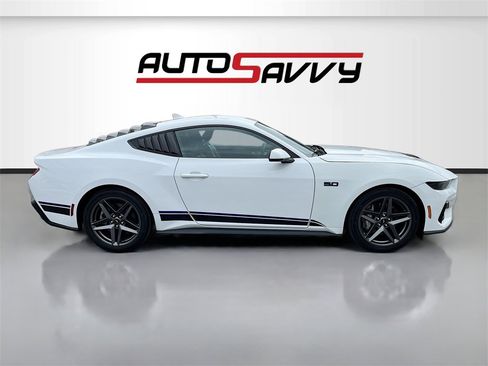 Used 2024 Ford Mustang GT Premium image 8