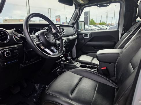 Used 2023 Jeep Wrangler Unlimited Sahara w/ Cold Weather Group AWD/4WD image 9