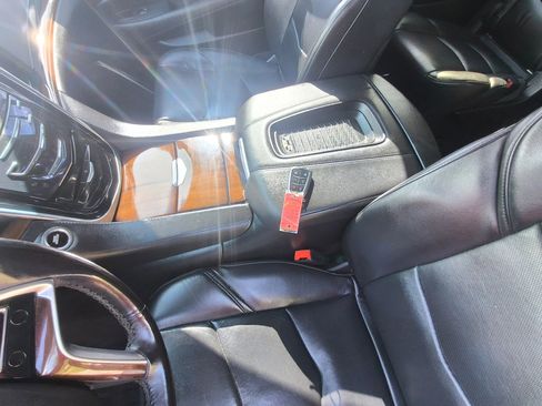 Used 2019 Cadillac Escalade ESV Luxury AWD/4WD image 23