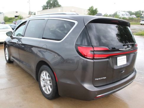 Used 2021 Chrysler Pacifica Touring-L FWD image 6