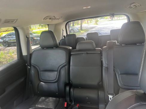 Used 2025 Nissan Armada SV AWD/4WD image 8