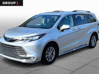 Used 2021 Toyota Sienna XLE video 1
