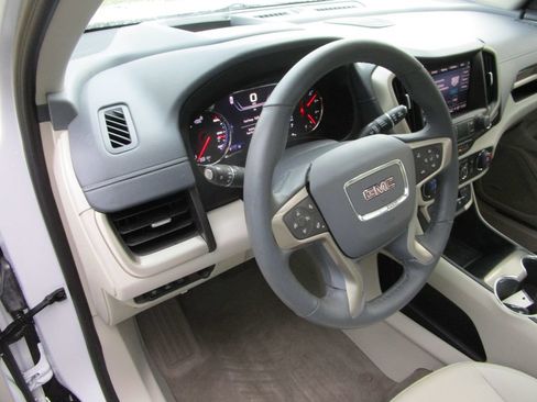 Used 2024 GMC Terrain Denali w/ Denali Premium Package AWD/4WD image 25