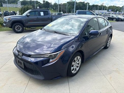 Used 2021 Toyota Corolla LE FWD image 3