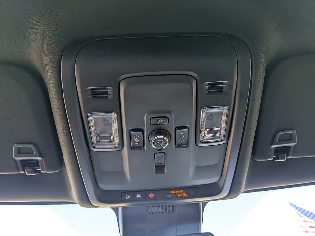 Used 2025 GMC Yukon XL Denali AWD/4WD image 24