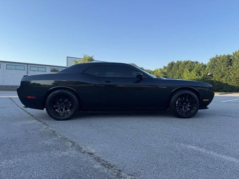 Used 2010 Dodge Challenger R/T RWD image 6