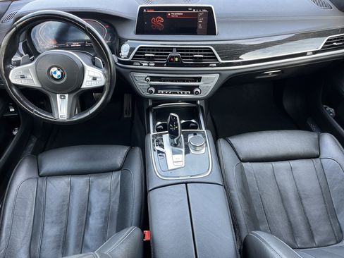 Used 2020 BMW 740i w/ M Sport Package image 3