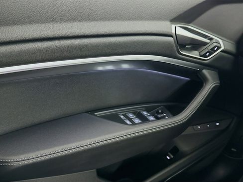 Used 2024 Audi Q8 e-tron Premium Plus w/ Premium Plus Package image 15