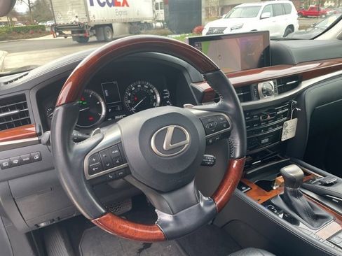 Used 2020 Lexus LX 570 4WD w/ 3rd Row & Luxury Pkg image 13