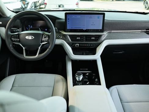 Used 2025 Ford Explorer Platinum w/ Ultimate Package AWD/4WD image 27