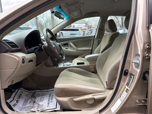 Used 2009 Toyota Camry LE image 17