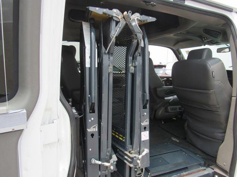 Used 2018 GMC Savana 2500 Extended w/ Enhanced Convenience Package image 8