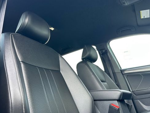 Certified 2022 Volkswagen Tiguan SE R-Line image 18