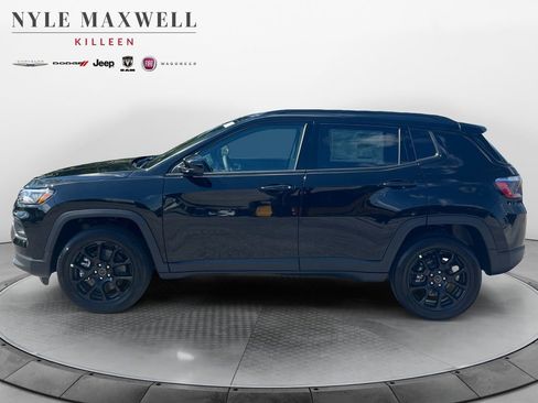 New 2026 Jeep Compass Latitude image 13