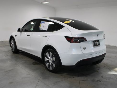 Used 2021 Tesla Model Y Long Range image 7