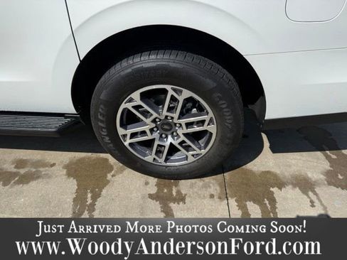 Used 2025 Ford Expedition Max Active RWD image 4