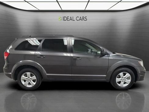 Used 2016 Dodge Journey SE w/ Flexible Seating Group FWD image 4