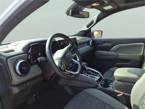 Used 2024 Chevrolet Colorado ZR2 w/ Technology Package image 11