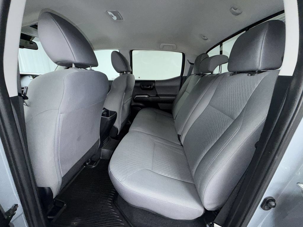 Used 2021 Toyota Tacoma SR5 AWD/4WD image 13